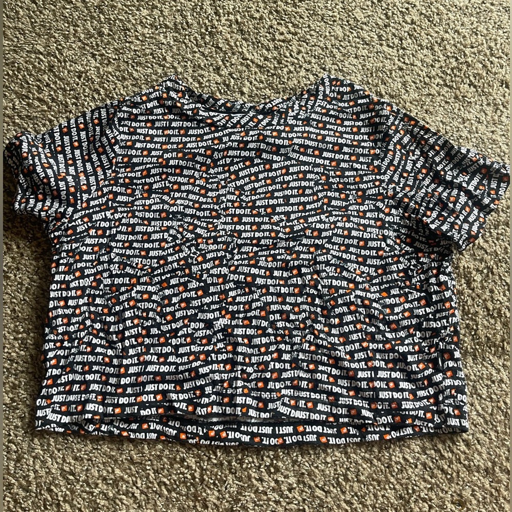 Nike crop top never worn, just do it design, size small